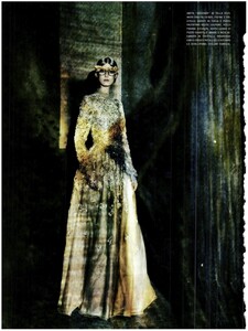 Vogue_Unique_Marzo_2012(dragged)15.thumb.jpg.009e211990d89781bf47581e7841640e.jpg