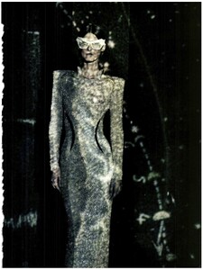 Vogue_Unique_Marzo_2012(dragged)16.thumb.jpg.75bd41d00777c71d284622fd0863b855.jpg