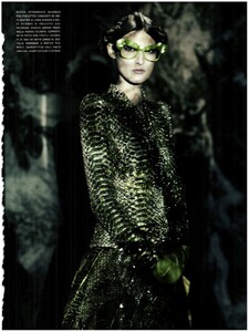 Vogue_Unique_Marzo_2012(dragged)18.thumb.jpg.b220753bdcad726cb76b045c24631863.jpg