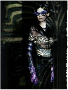 Vogue_Unique_Marzo_2012(dragged)21.thumb.jpg.4ef36aaf9ddfba481c792fdedb1198cc.jpg