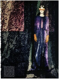 Vogue_Unique_Marzo_2012(dragged)22.thumb.jpg.6ffc8a1134a1e982908ddd314c845bb2.jpg