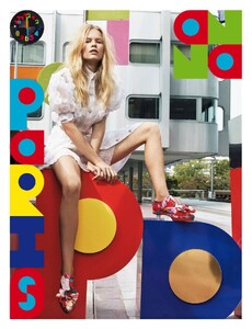 WMagazine-December2014-January2015(dragged).thumb.jpeg.929e303b324b2a17e5061b1d1d6fd121.jpeg