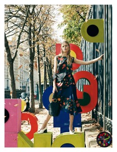 WMagazine-December2014-January2015(dragged)11.thumb.jpeg.71fe10b0dd54acba3a312099d688ea24.jpeg