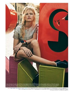 WMagazine-December2014-January2015(dragged)14.thumb.jpeg.bb42769ea307884e3d51eabdab53f92a.jpeg