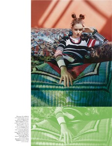 WMagazine-December2014-January2015(dragged)19.thumb.jpeg.5045f1a446212438217103a0b390cc4e.jpeg