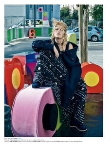 WMagazine-December2014-January2015(dragged)9.thumb.jpeg.08e3a72912fb65c27d99e55778c76e08.jpeg