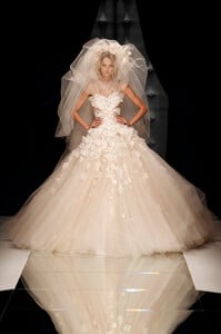 ZuhairMurad2010HauteCouture172.thumb.jpg.c695dd562868db0cf115777d6a95a497.jpg