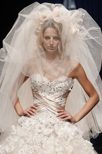 ZuhairMurad2010HauteCouture176.thumb.jpg.bfe770c65682d9fb8f5c646d465e1687.jpg