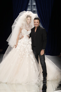 ZuhairMurad2010HauteCouture186.thumb.jpg.e267a0dc4e4e92bc5d209e68d614d248.jpg