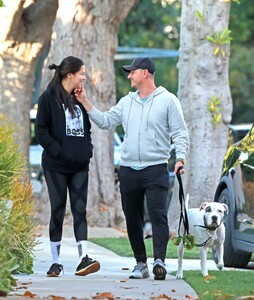 adriana-lima-leaves-her-residence-in-la-28683506650.thumb.jpg.983d1d1cfd8e0b0292e555d5c88d18a3.jpg