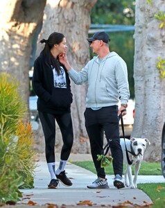 adriana-lima-leaves-her-residence-in-la-41463506653.thumb.jpg.b71805c2b7e18dd25d3de9cb016c7ed0.jpg