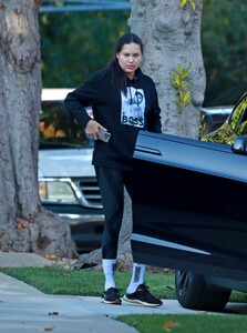 adriana-lima-leaves-her-residence-in-la-71813506635.thumb.jpg.fb54f03c3c1dd8f10eff6fec1807b4d6.jpg