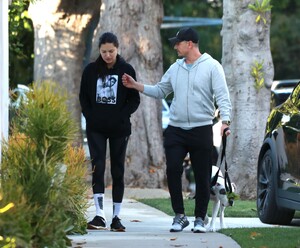 adriana-lima-leaves-her-residence-in-la-77633506646.thumb.jpg.80108fa056b4c5de8ef81d53df5c4ec0.jpg