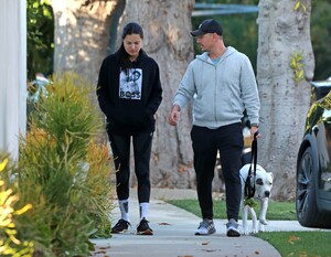 adriana-lima-leaves-her-residence-in-la-86733506641.thumb.jpg.24f24a95f4bd45ebce75e2ad7d30973f.jpg