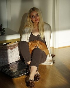 anna-hiltrop-mit-ihrem-hund.jpg