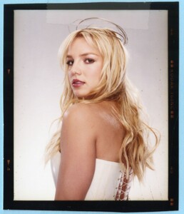 britney-spears-photo-shoot-2003-ms-5.jpg