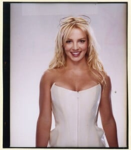 britney-spears-photo-shoot-2003-ms-9.jpg