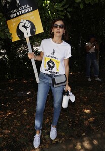 camilla-belle-at-sag-aftra-and-wga-strike-at-warner-brothers-studios-in-burbank-08-18-2023-1.jpg