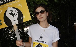 camilla-belle-at-sag-aftra-and-wga-strike-at-warner-brothers-studios-in-burbank-08-18-2023-2.jpg