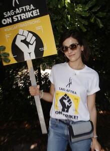 camilla-belle-at-sag-aftra-and-wga-strike-at-warner-brothers-studios-in-burbank-08-18-2023-3.jpg