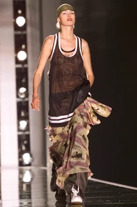 christian-dior-spring-2002-ready-to-wear-00130-eva-jay-kubatova.thumb.webp.9f2ed3b5b6406df55c775cd54aff554c.webp