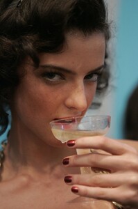 claraveigagazinellijc05b---.thumb.jpg.34c784d28135670ebfb0cab529b7d6bd.jpg