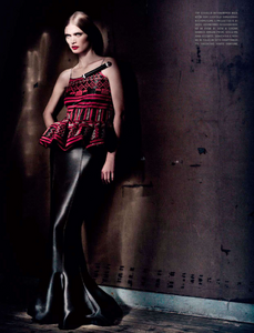 couture_19.thumb.png.ff1bfe0aa102439bda5b6322e483a928.png