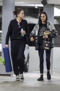 demi-moore-and-tallulah-willis-arrives-at-a-yoga-session-in-los-angeles-11-26-2023-1.jpg