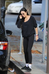 demi-moore-leaves-morning-yoga-class-in-studio-city-11-25-2023-1.jpg