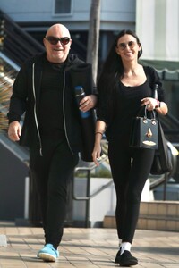 demi-moore-leaves-morning-yoga-class-in-studio-city-11-25-2023-8.jpg