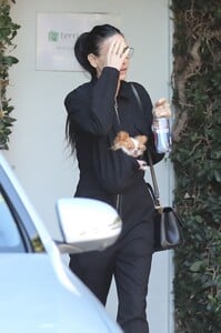 demi-moore-leaves-terri-lawton-spa-in-los-angeles-11-17-2023-5.jpg