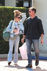 denise-richards-and-aaron-phypers-leaves-lucky-s-restaurant-in-malibu-09-19-2023-1.jpg
