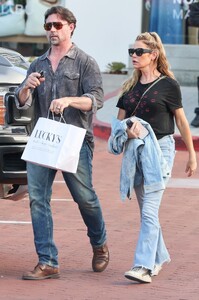 denise-richards-and-aaron-phypers-on-a-dinner-date-at-lucky-s-in-malibu-09-05-2023-3.jpg