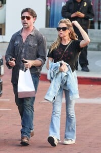 denise-richards-and-aaron-phypers-on-a-dinner-date-at-lucky-s-in-malibu-09-05-2023-4.jpg