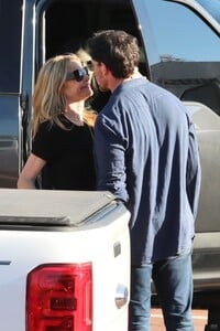 denise-richards-and-aaron-phypers-out-kissing-in-malibu-09-06-2023-4.jpg