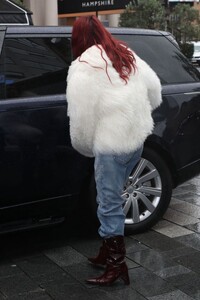 dua-lipa-arrives-at-capital-breakfast-radio-in-london-11-08-2023-2.jpg