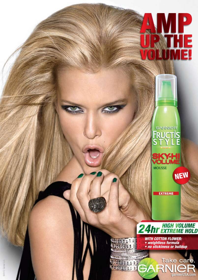 Garnier реклама. Реклама гарньер. Краска для волос рекламируют. Блондинка из рекламы Fructis. Реклама Garnier 2011.