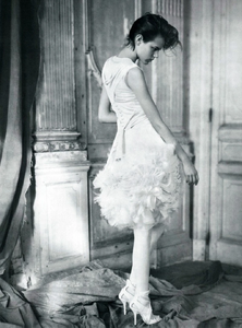 freja-beha-erichsen-by-paolo-roversi-for-vogue-italia-march-2008-individuallure-081.thumb.png.3d62f69aeee96870fb8b742443938530.png
