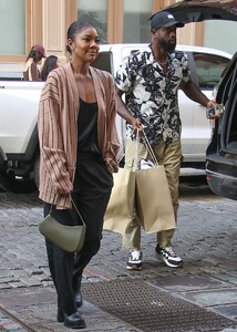 gabrielle-union-and-dwyane-wade-arrives-at-crosby-street-hotel-in-new-york-09-20-2023-6.jpg