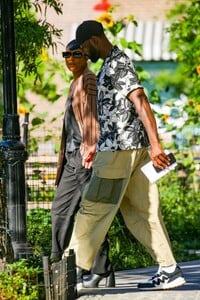 gabrielle-union-and-dwyane-wade-out-for-lunch-at-bar-pitti-in-new-york-09-21-2023-6.jpg