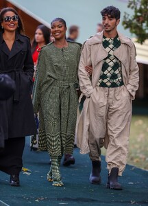 gabrielle-union-at-burberry-ss24-collection-catwalk-show-at-london-fashion-week-09-18-2023-0.jpg