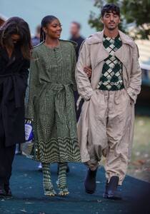 gabrielle-union-at-burberry-ss24-collection-catwalk-show-at-london-fashion-week-09-18-2023-3.jpg
