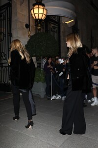 georgia-may-jagger-and-jerry-hall-night-out-in-paris-09-26-2023-0.jpg