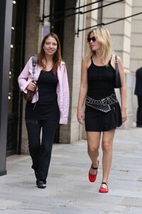 georgia-may-jagger-out-shopping-in-paris-09-27-2023-0.jpg