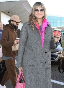 heidi-klum-arrives-at-lax-airport-in-los-angeles-11-02-2023-5.jpg