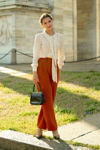 high-waisted-long-straight-pants-with-buttons-business-wear_e65de8e0-daf5-48e8-bef7-264aac7c559c.jpg