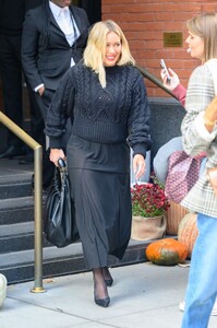 hilary-duff-leaves-her-hotel-in-new-york-11-09-2023-4.jpg