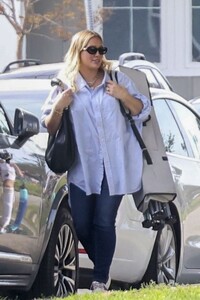 hilary-duff-out-and-about-in-los-angeles-11-04-2023-4.jpg