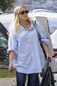 hilary-duff-out-and-about-in-los-angeles-11-04-2023-6.jpg