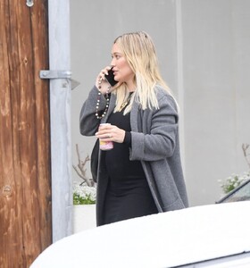 hilary-duff-out-and-about-in-sherman-oaks-11-15-2023-2.jpg